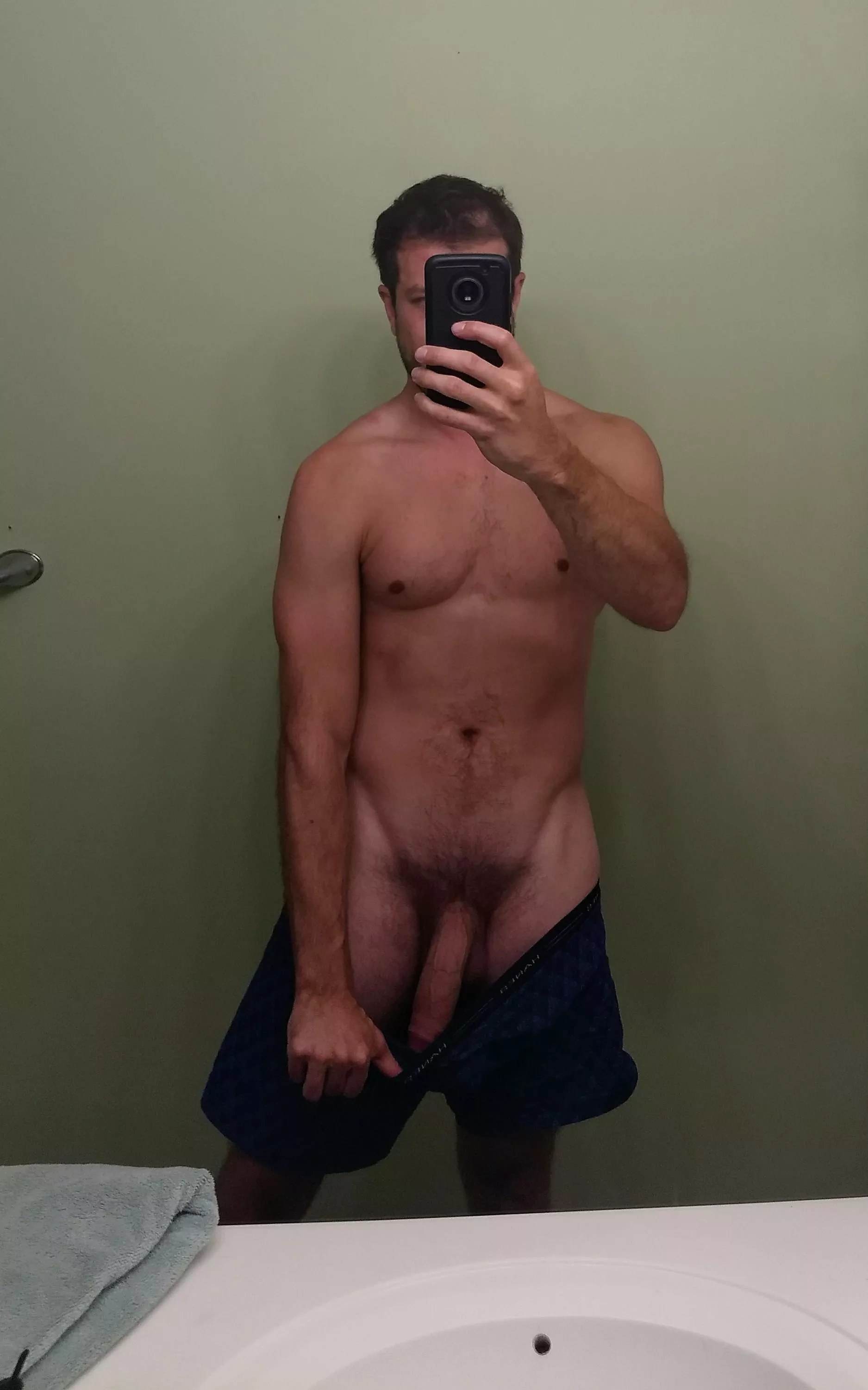 Who wants to feel daddy’s 35 year old cock ;)