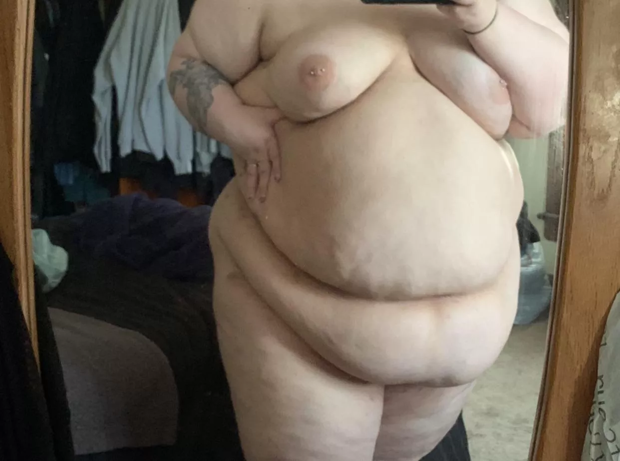 Who wants to fill me with cum? I’m feeling very submissive and breedable 💦