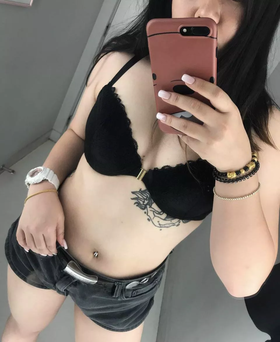 who wants to fuck me in the changing room?