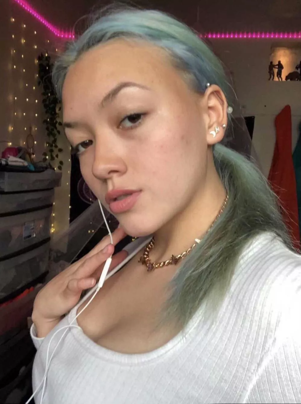 Who wants to fuck this face?