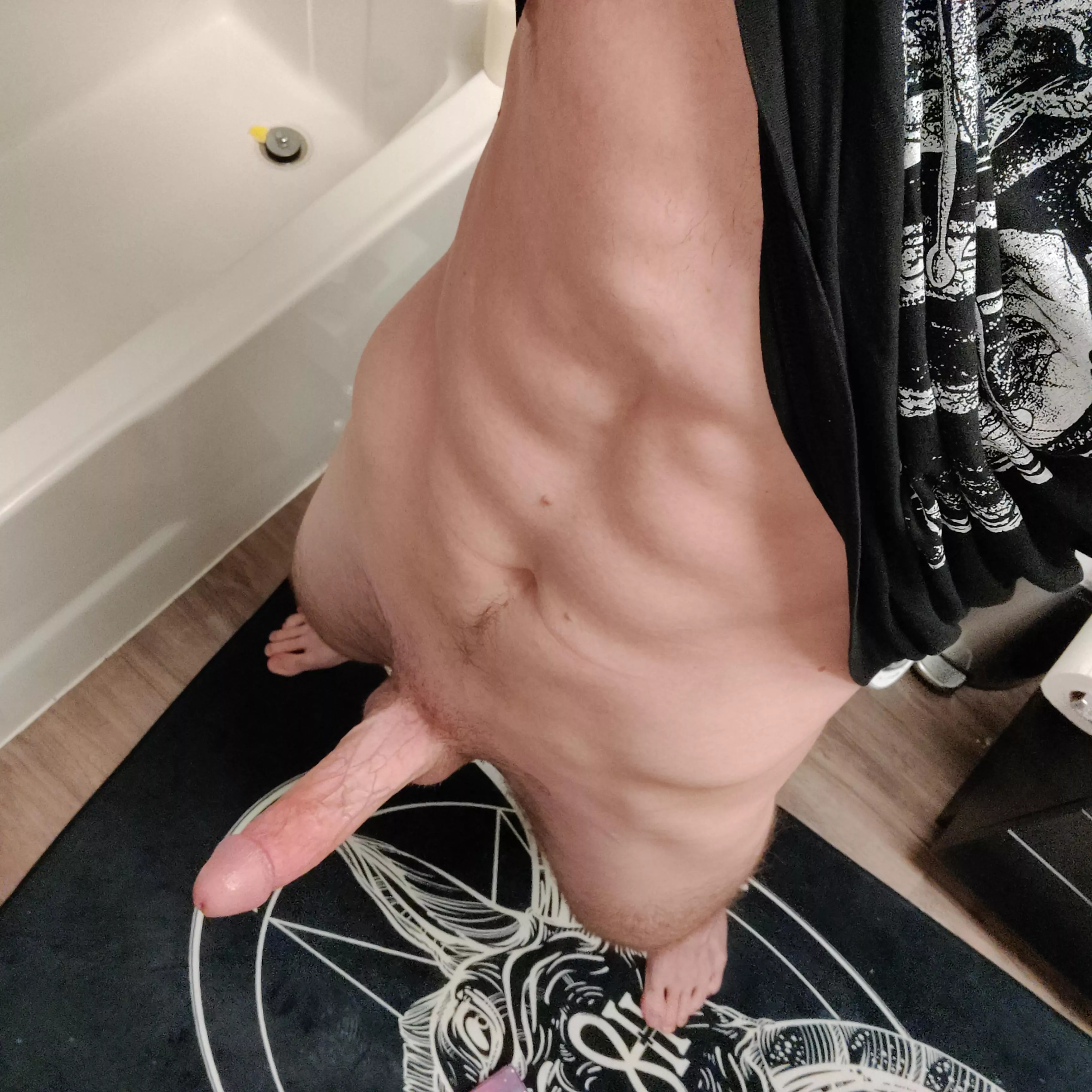 Who wants to get stoned and fuck a big dick?