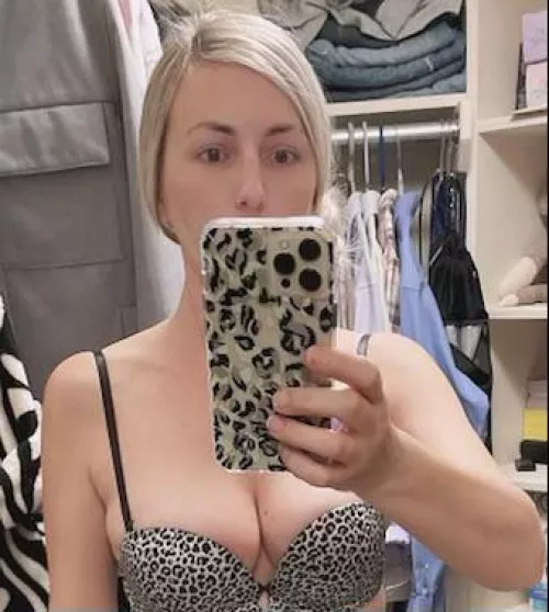 Who wants to give Kitty their hot cream?!