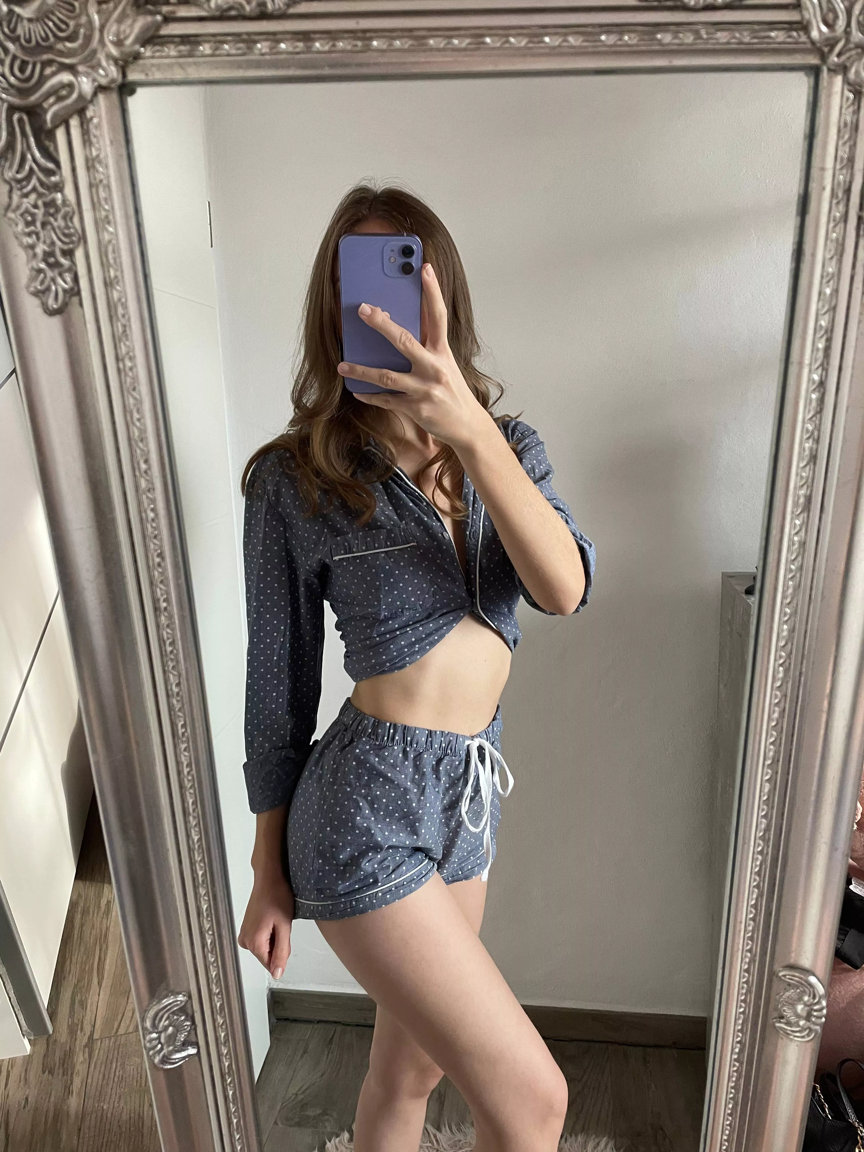 who wants to go to bed with me? 😇 who wants to go to bed with me? 😇