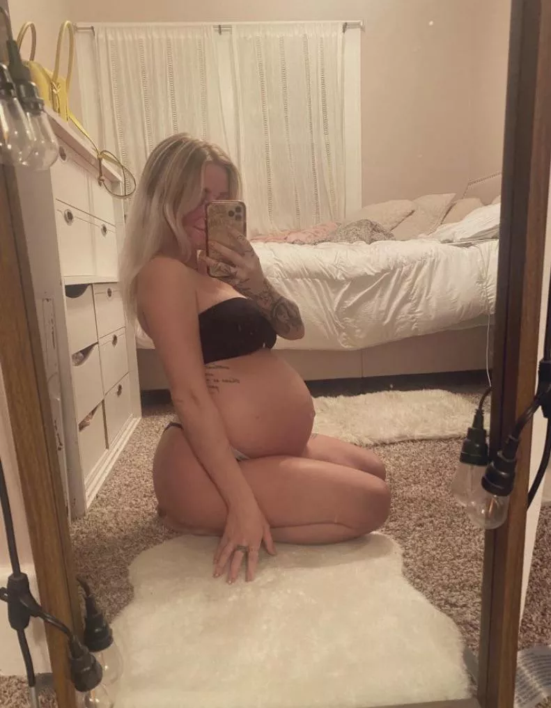 Who wants to have fun with mommy? Who wants to have fun with mommy?