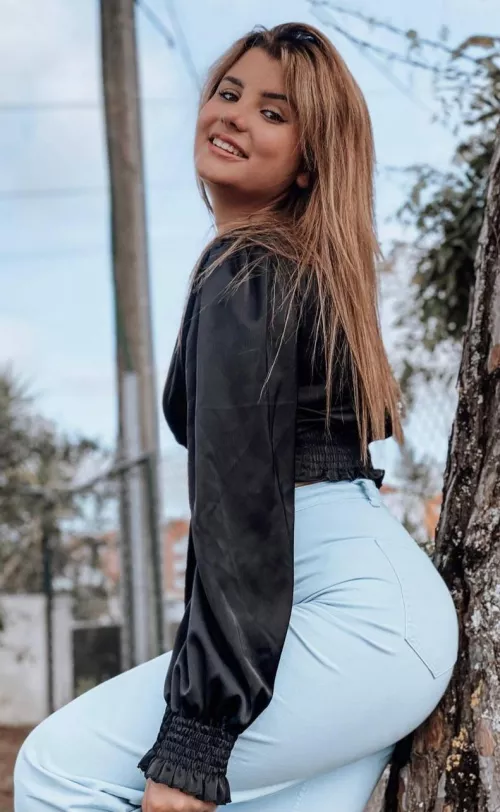 Who wants to jerk/cum my brother's gf? Dm me