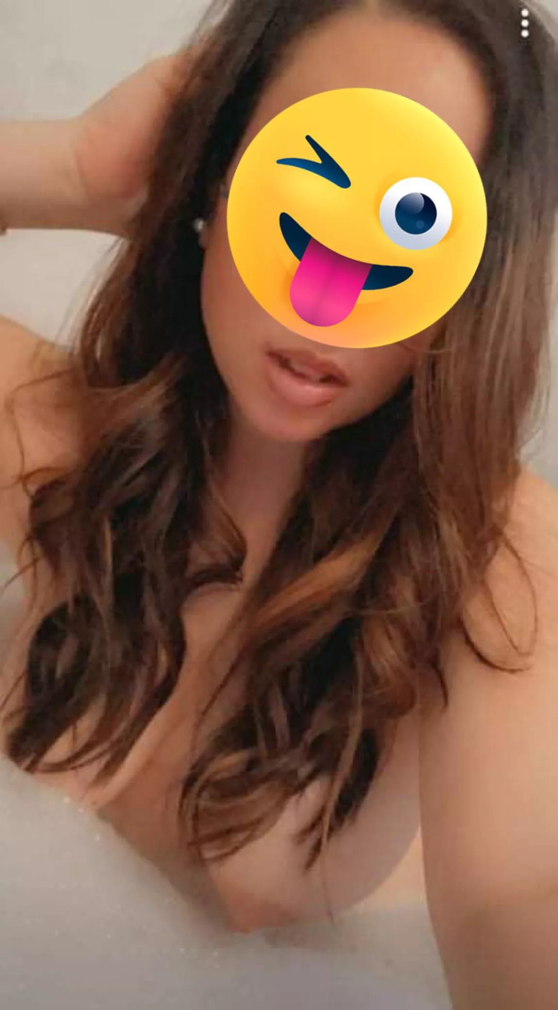 Who wants to join me in the tub? 🛁😝 Who wants to join me in the tub? 🛁😝