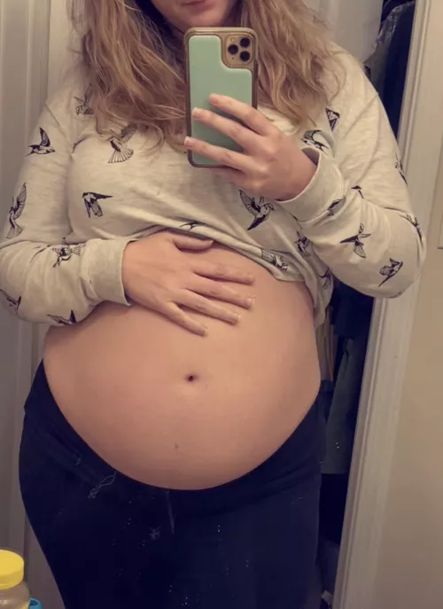 Who wants to lick my….belly?☺️