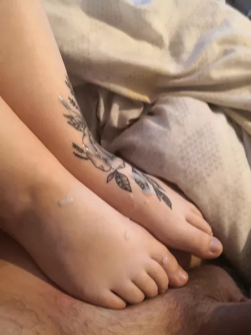 Who wants to lick the cum off my feet and add some more on?