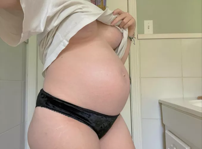 Who wants to milk my spooky tits π₯Ίπ¦π€