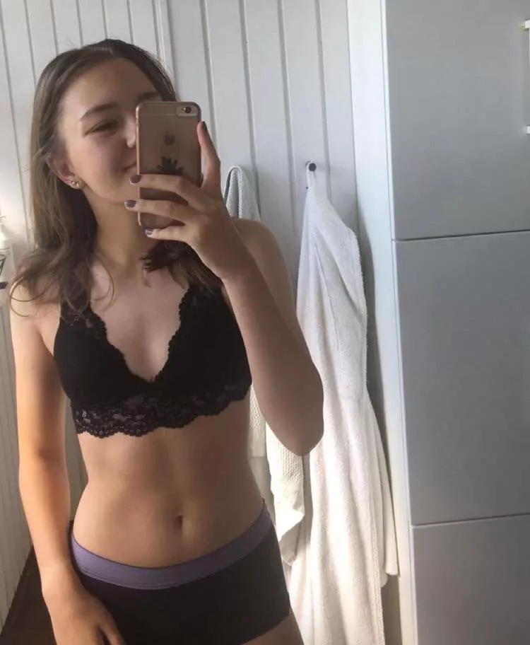 Who wants to peek the tip of their unprotected penis into my womb? ❤️❤️💕 Who wants to peek the tip of their unprotected penis into my womb? ❤️❤️💕
