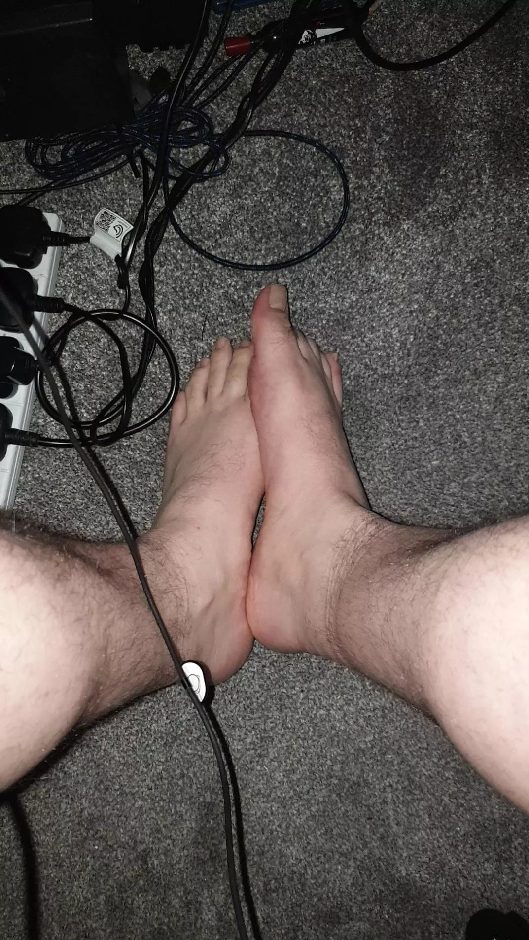 Who wants to play with my feet while I play the remastered gta trilogy? Who wants to play with my feet while I play the remastered gta trilogy?
