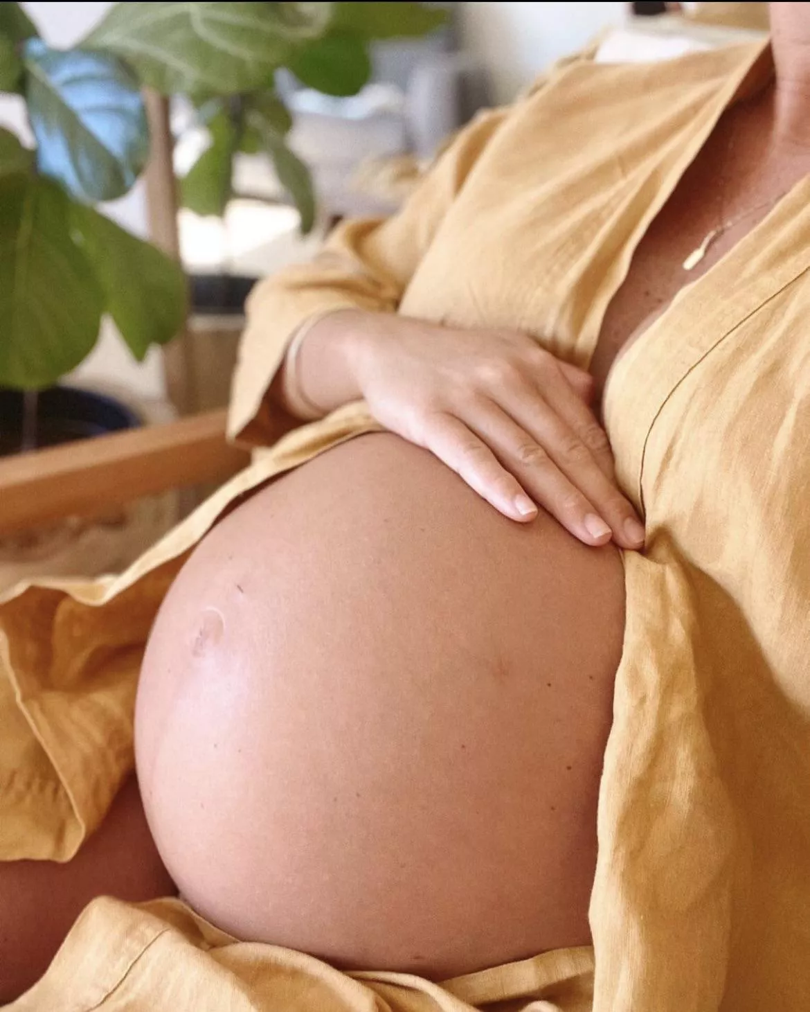 Who wants to put their hands on my bump? Who wants to bred me more and fuck me and worship this belly? š„µā¤ļøā¤ļøš¤°š» Who wants to put their hands on my bump? Who wants to bred me more and fuck me and worship this belly? š„µā¤ļøā¤ļøš¤°š»