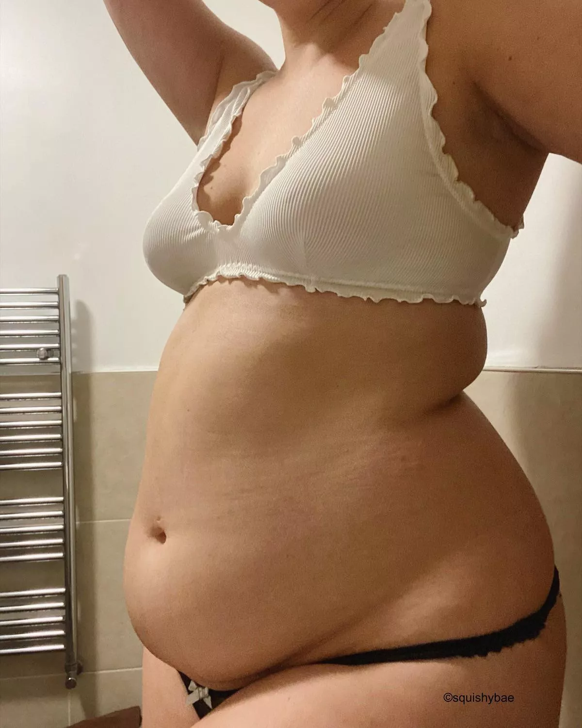 Who wants to rub this belly? 😇