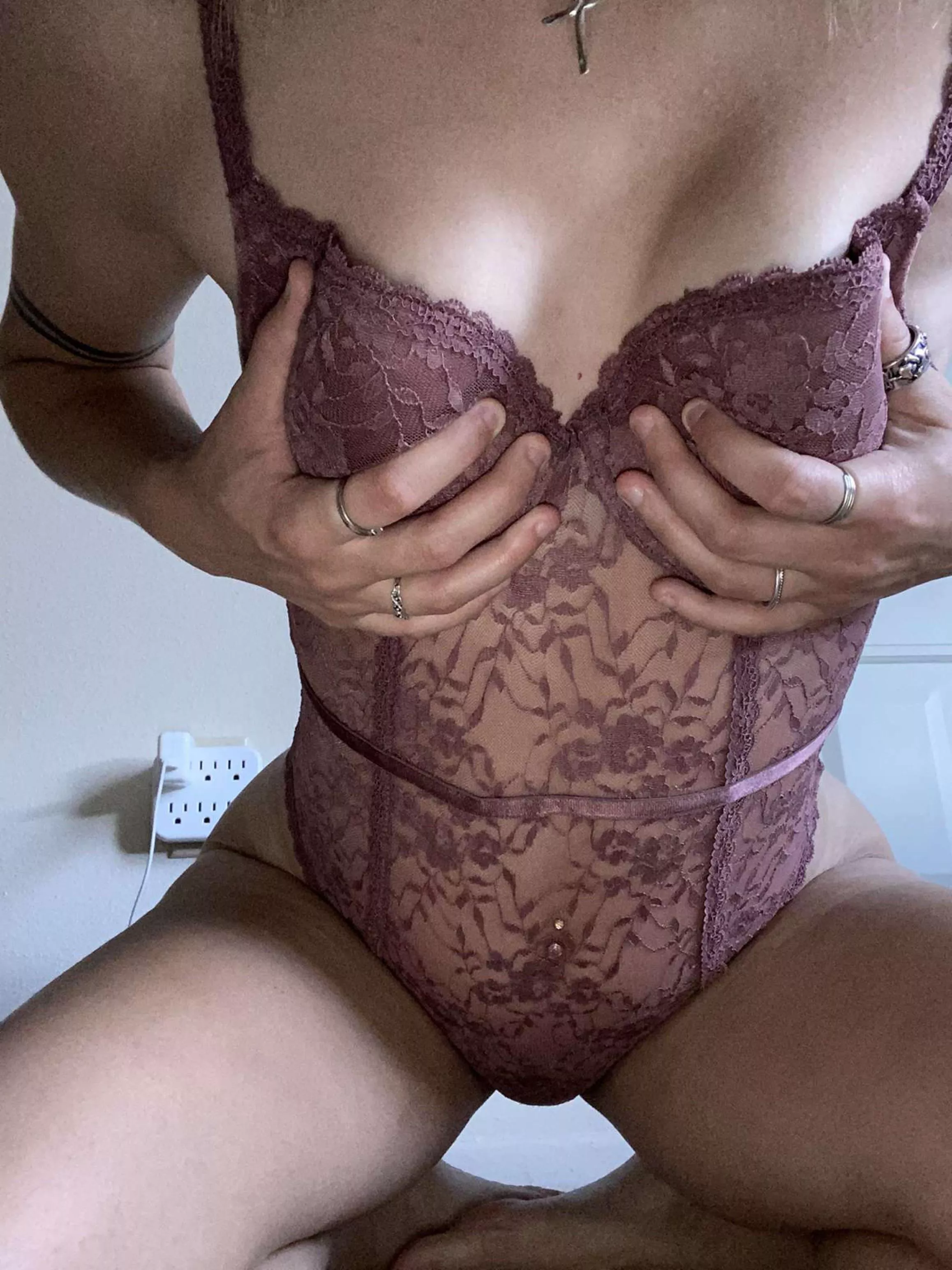 who wants to see my 19 year old pierced titties? who wants to see my 19 year old pierced titties?