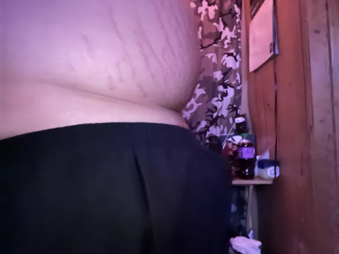 Who wants to see what’s in my pants dm me 😩