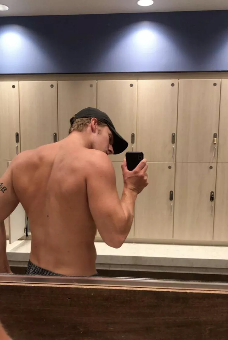 Who wants to serve me 😈