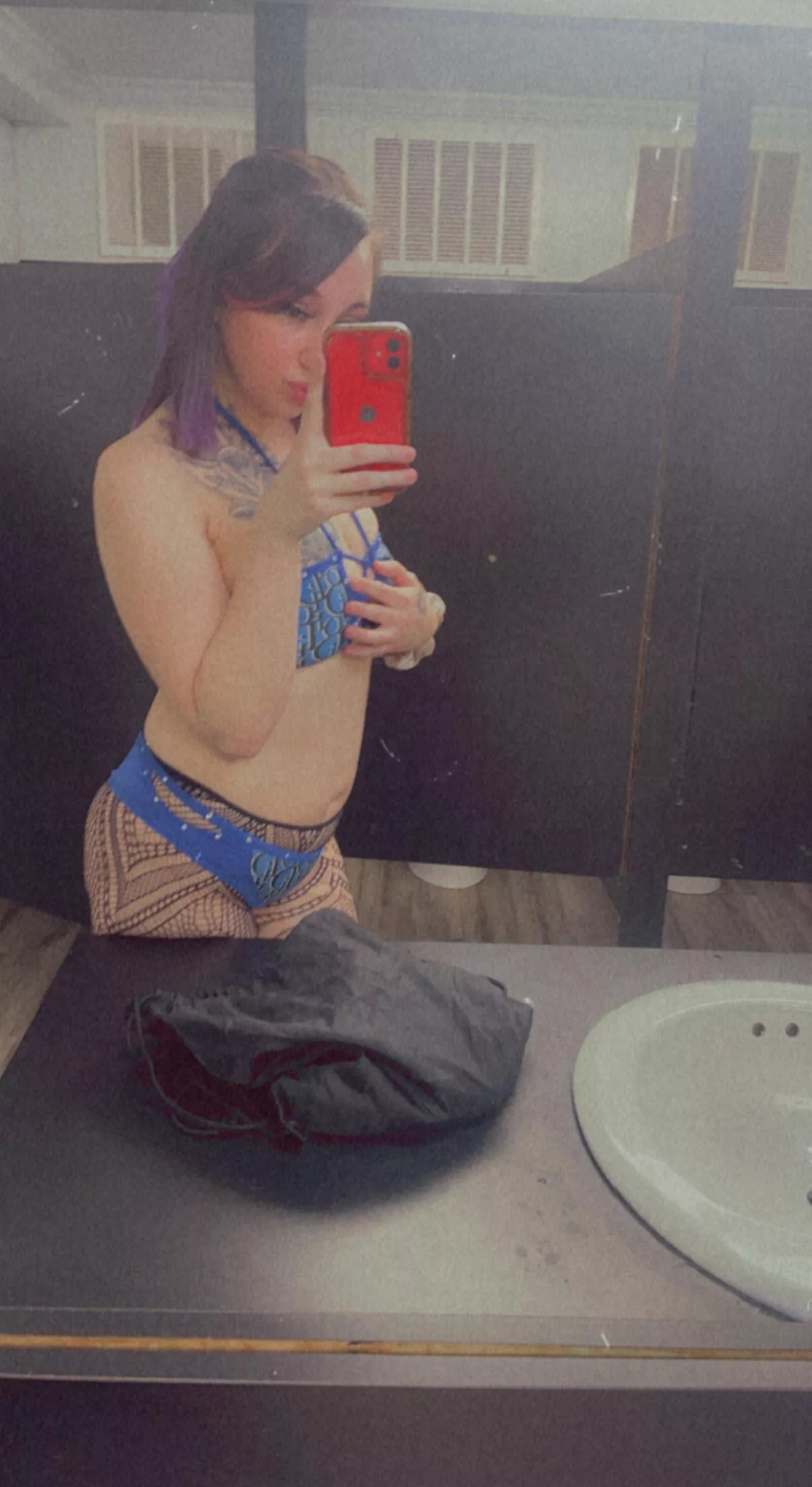 Who wants to smoke w me