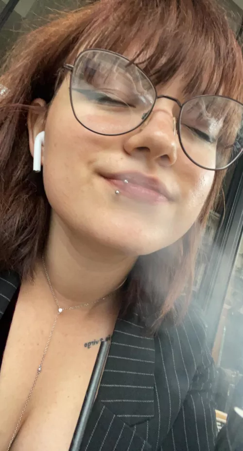 who wants to smoke with me? f18