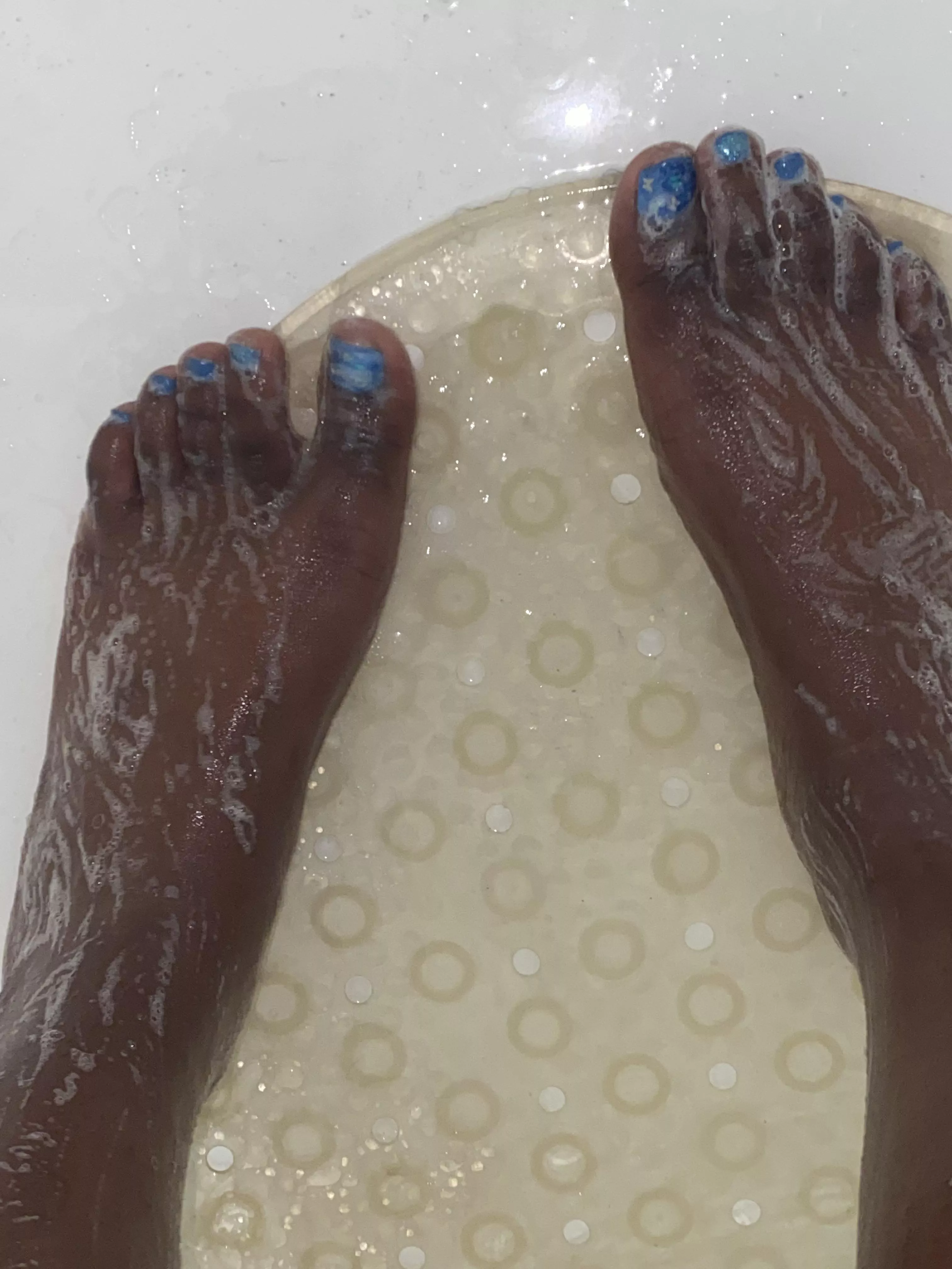 Who wants to soap up with me 🧼🧽 Who wants to soap up with me 🧼🧽