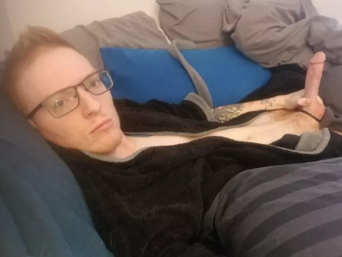 Who wants to spend the winter keeping my cock warm? 😜