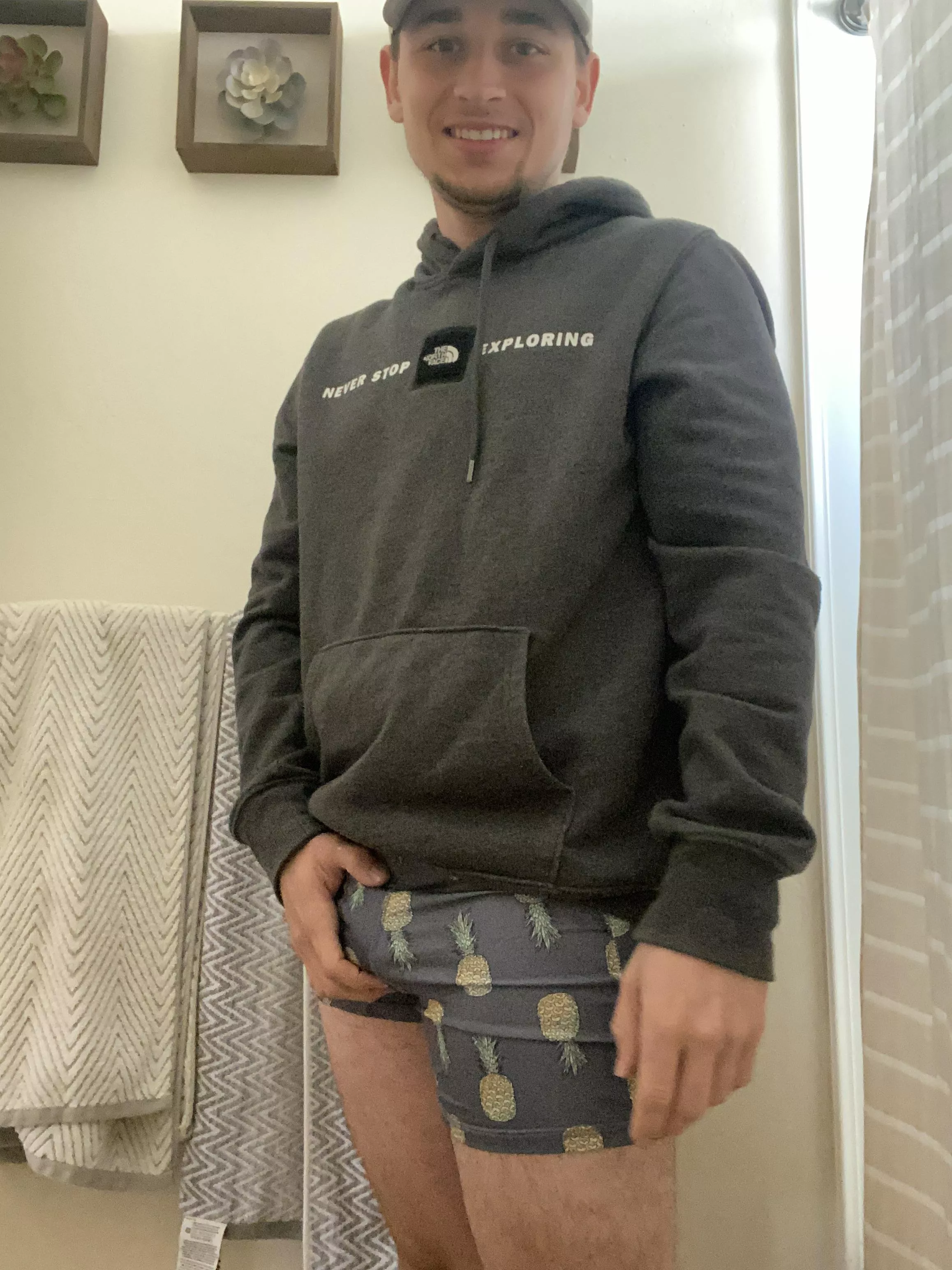 Who wants to spend this rainy day off work with me? Who wants to spend this rainy day off work with me?