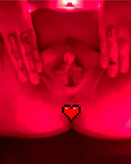 Who wants to spread my 18 year old cunt like this with their dick? 😈