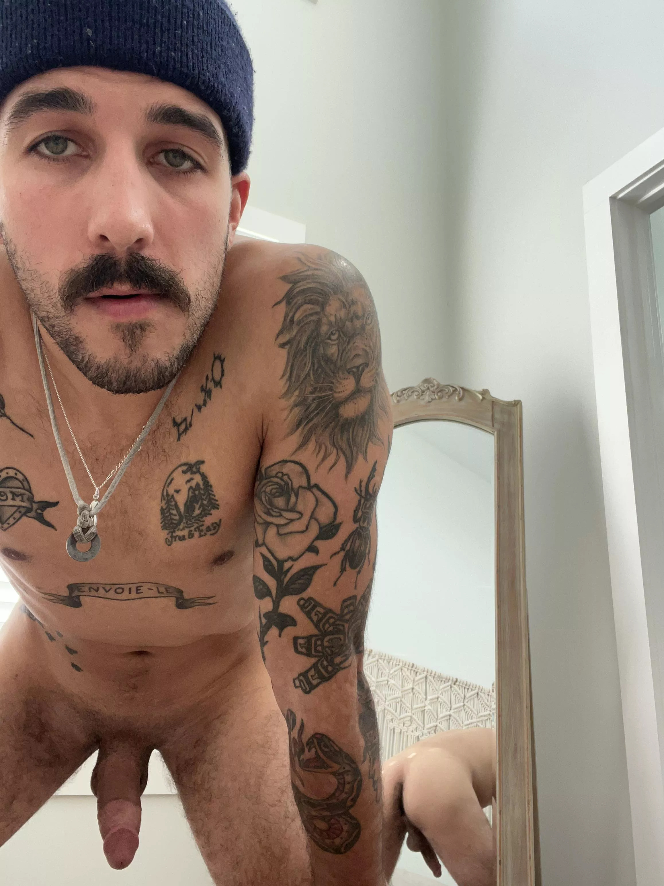 Who wants to suck it from this angle? 👅 Who wants to suck it from this angle? 👅