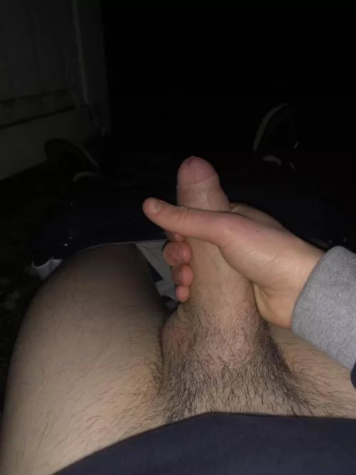 who wants to suck me off outside