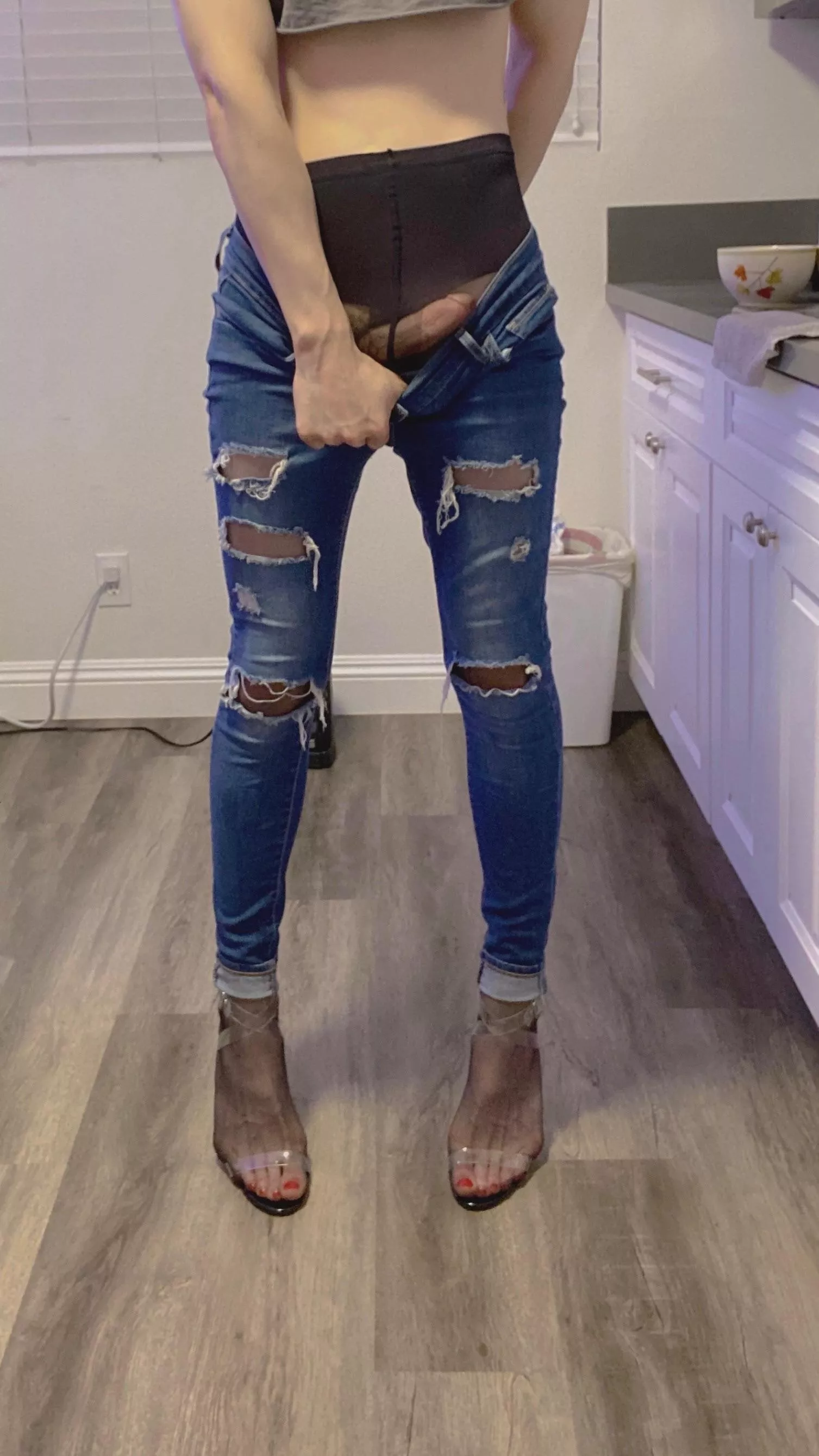 Who wants to taste my clit?