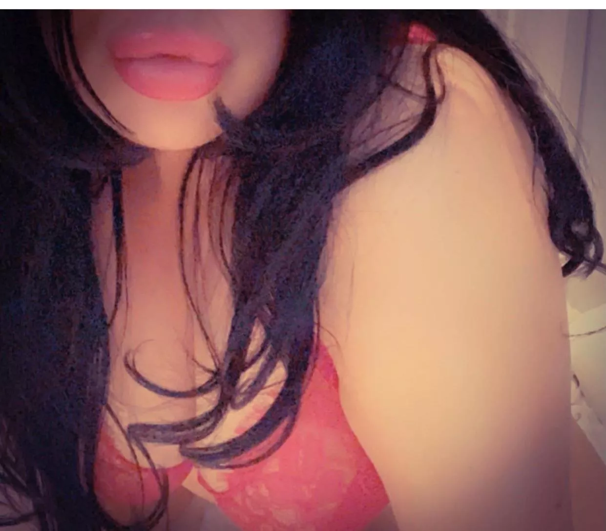 Who wants to undress me 💋