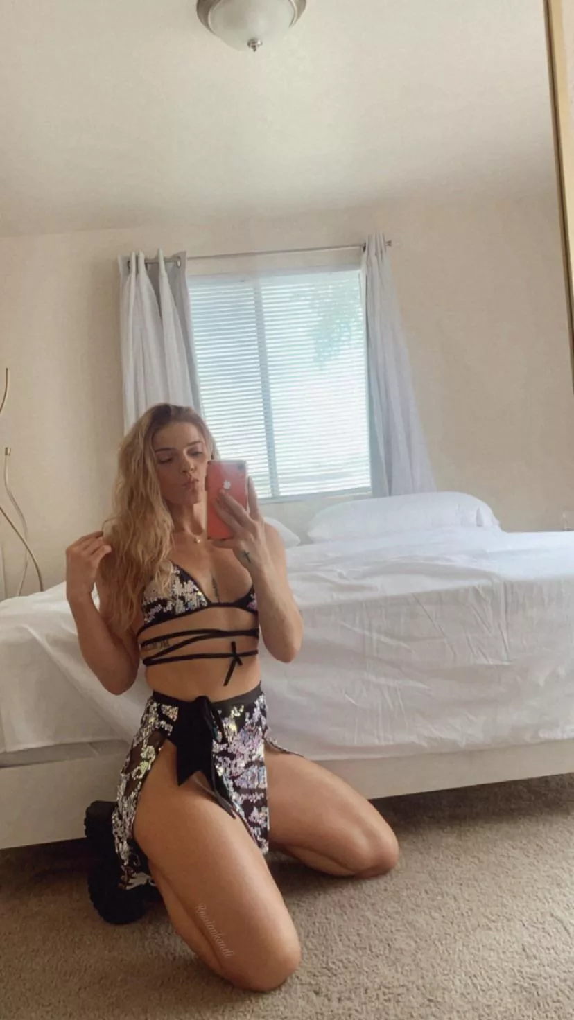 Who wants to untie my strings 🥵 Who wants to untie my strings 🥵