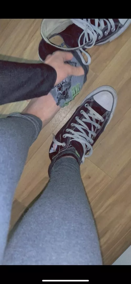 Who wants to watch me take off my sweaty socks after working all day 😋🧦 DM for some fun!