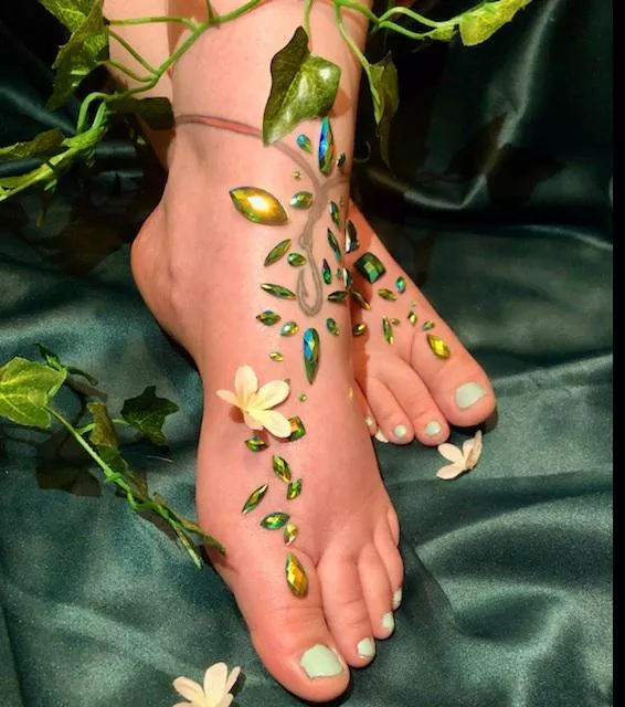 Who wants to worship them? 💋🌸