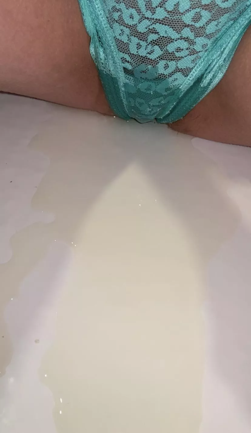 Who wishes they were under me😵 Who wishes they were under me😵