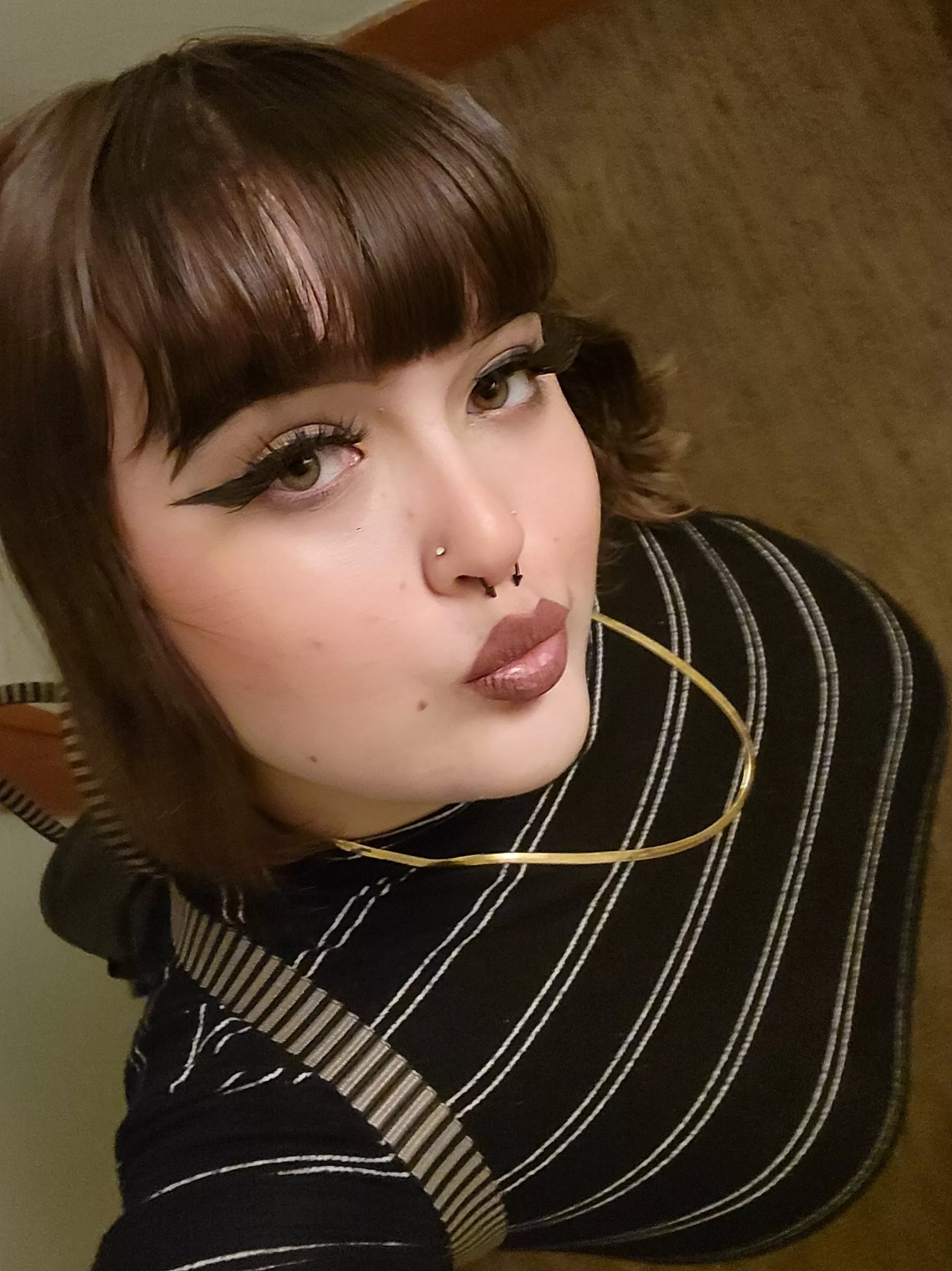 who would like to go on a date???