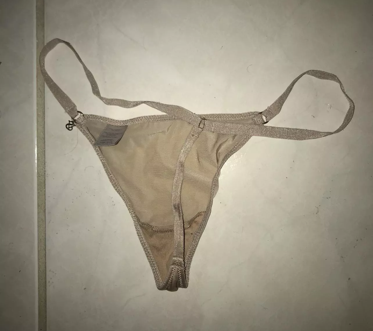 Who would like to jerk off with one of my mom’s thongs?
