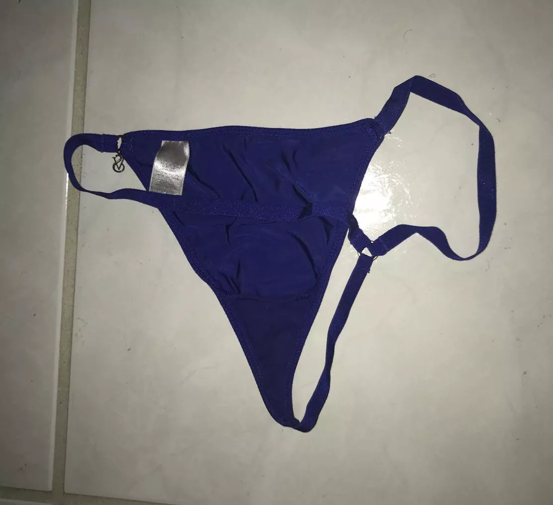 Who would like to jerk off with one of my mom’s thongs?