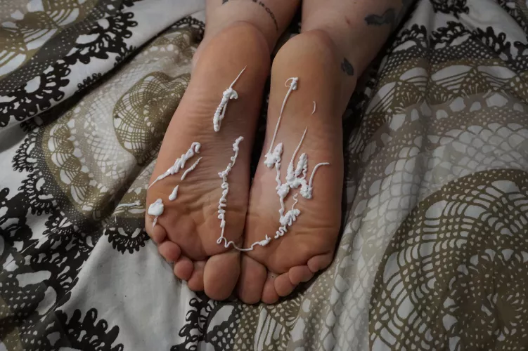 Who would like to spoil my feet? 🥰😈