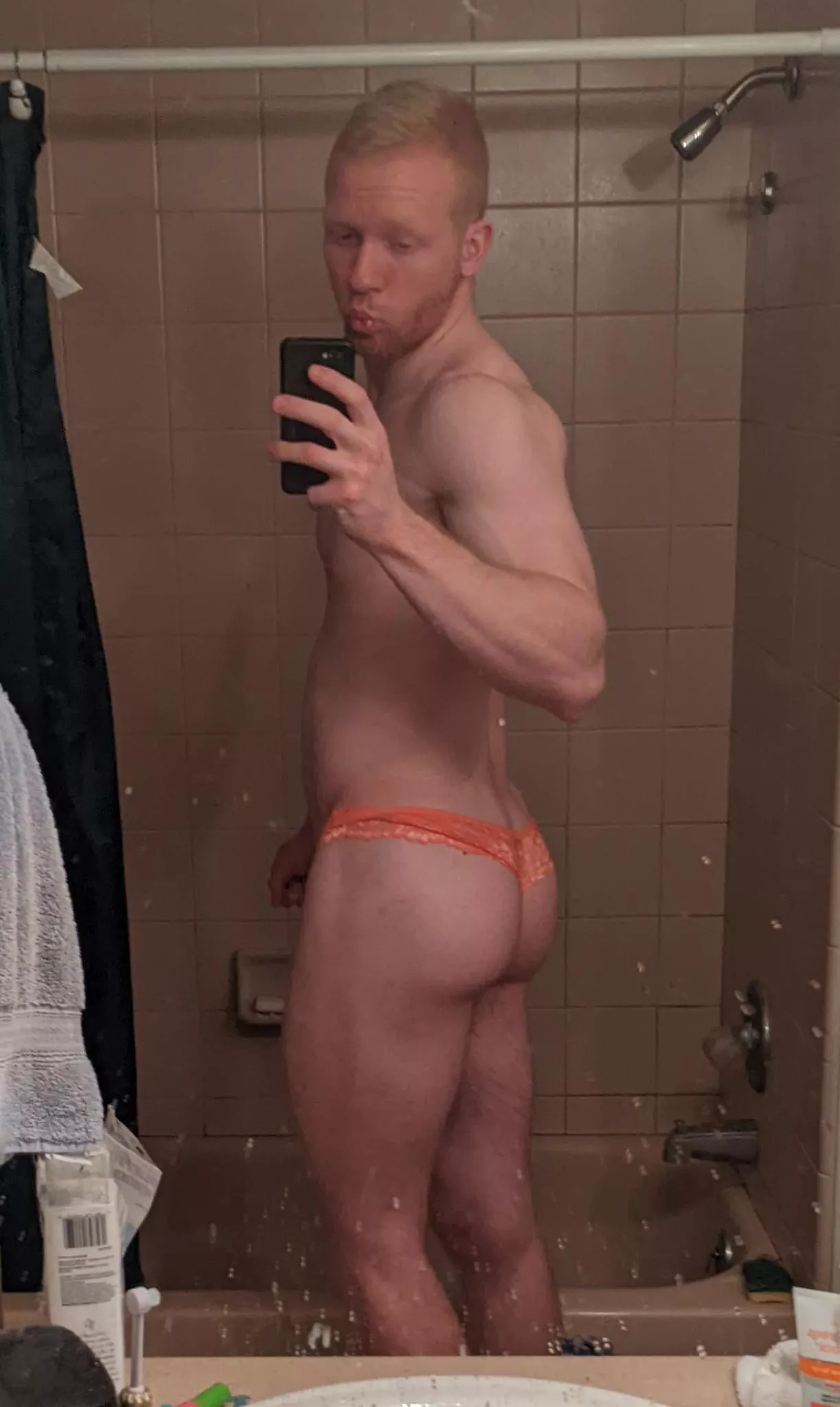 Who wouldn't wanna slide these panties to the side and fuck this booty 🍑 😉