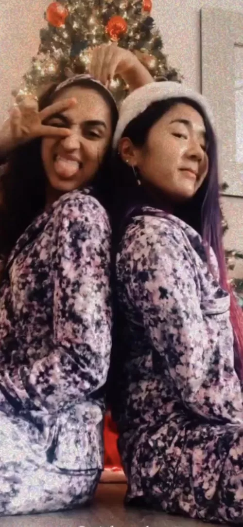 Who you cumming on [2]