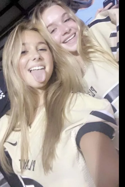 Who you cumming on [2]