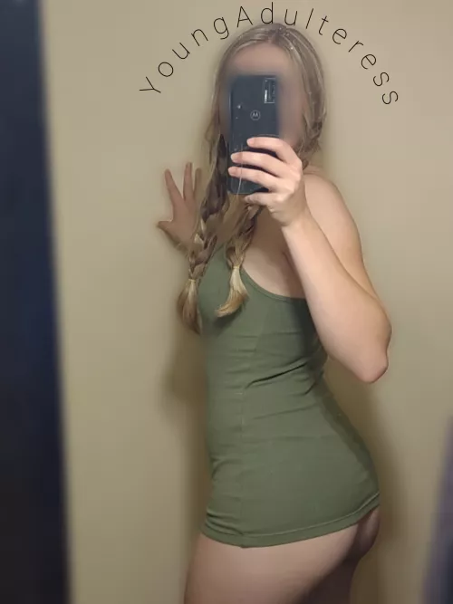 whoever can guess my height gets a free nude!! let's play π€