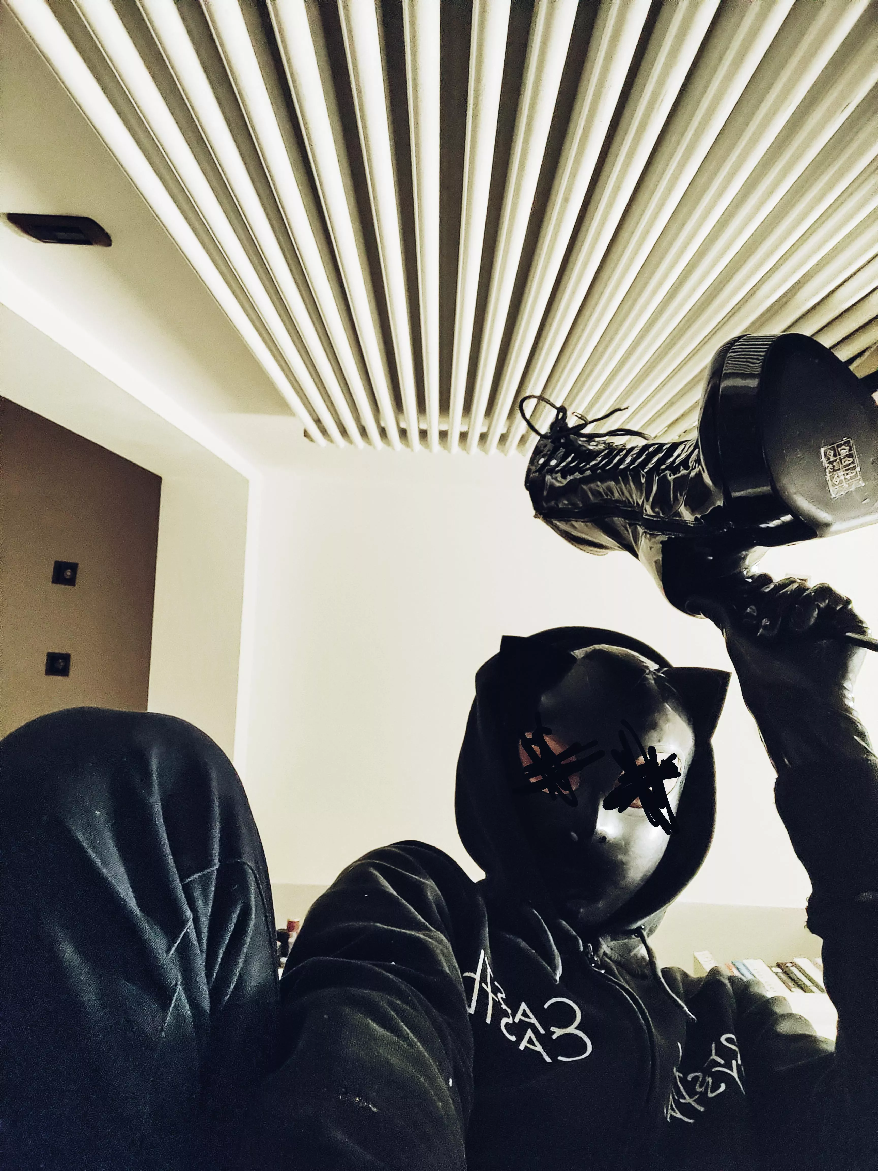 Whoever said I shined enough gets clubbed by my heels!