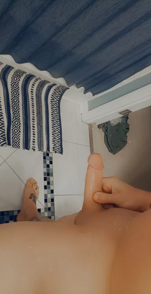 Who's bigger and who's smaller? I want the data, its for research. 😏 Also truely honest opinions are well!