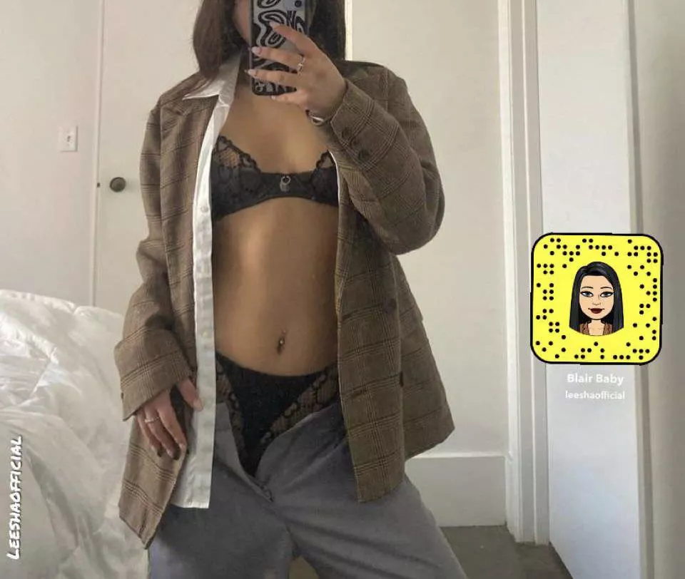 Who’s bored and wants to play?👅(f)