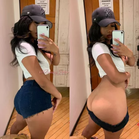 Who's down for a quick fuck in the change room? ππ¦