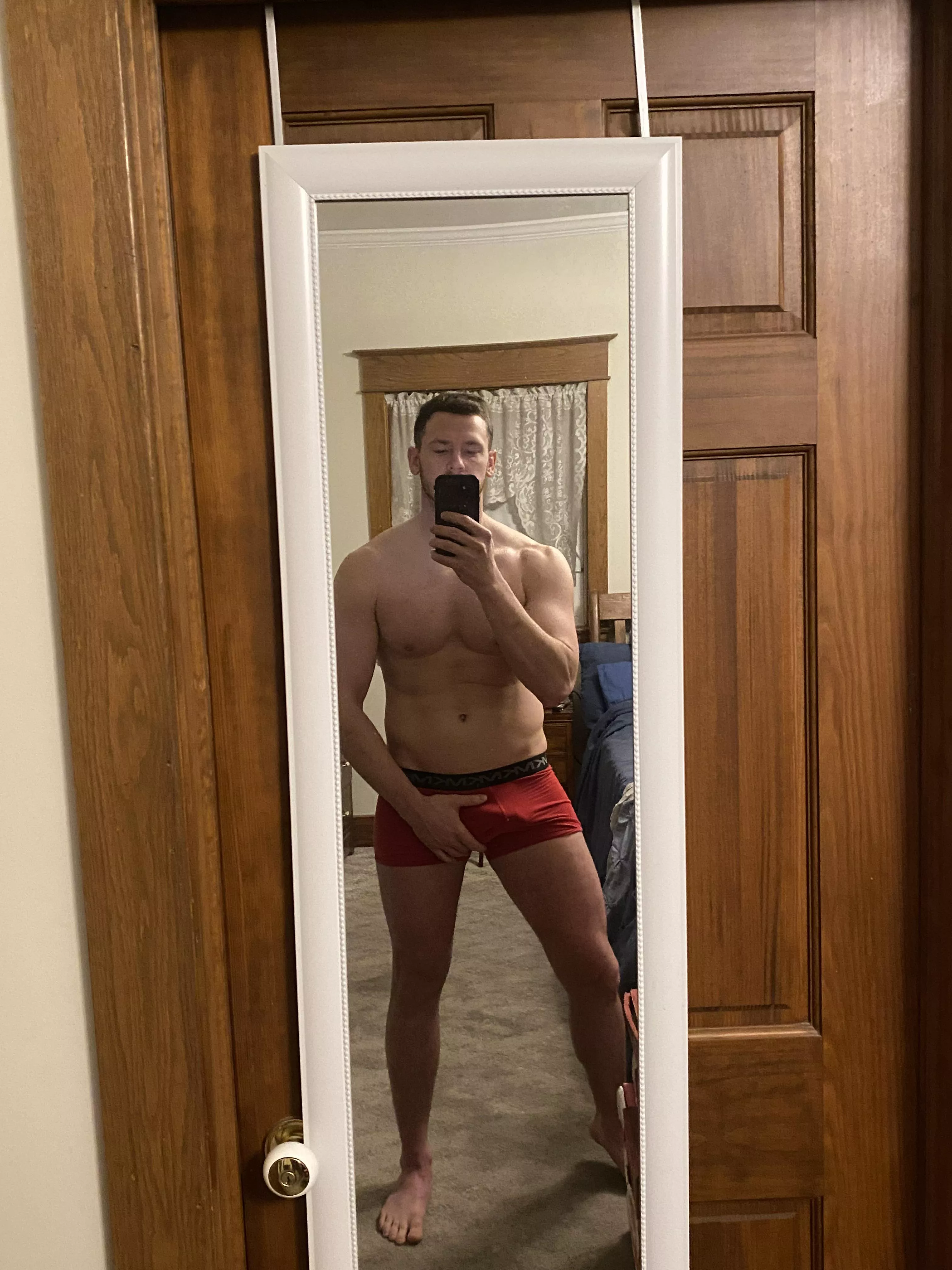 Who’s favorite color is red?