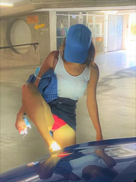 Whoโs flashing who?