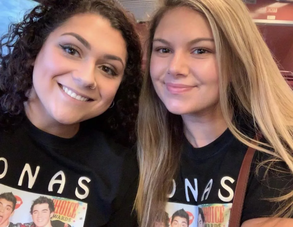 Who’s giving you head? Who’s giving you head?