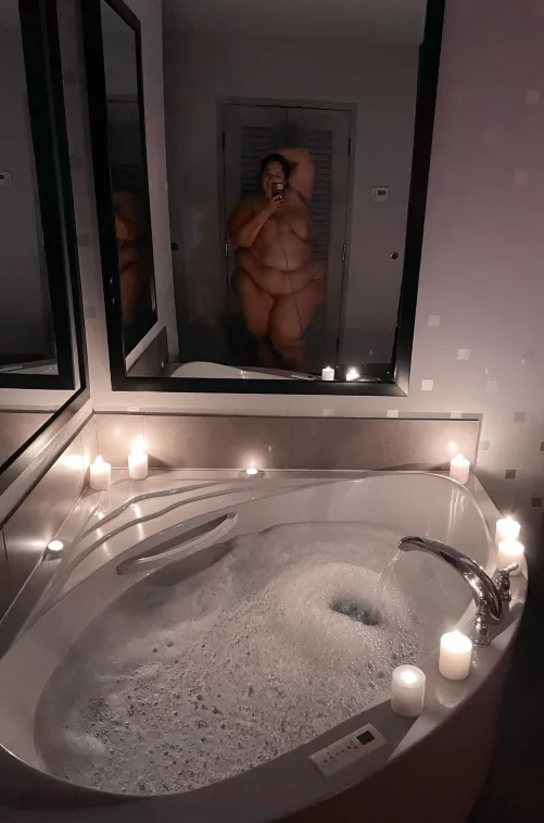 Who’s going to keep me company? 🤍🖤